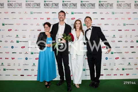  06.07.2023 SOPOT<br />
GALA DIAMENTOWEGO KLAPSA<br />
KINO LETNIE SOPOT-ZAKOPANE 2023<br />
WRECZENIE NAGRODY NA MOLO W SOPOCIE<br />
N/Z TOMASZ KOT MAGDALENA CZARZYNSKA-JACHIM PAWEL ADAMSKI MALGORZATA WASIUK<br />
 