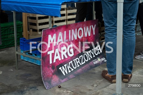  20.07.2023 WARSZAWA<br />
KONFERENCJA PRASOWA LIDERA AGROUNII MICHALA KOLODZIEJCZAKA<br />
N/Z TABLICA MALINOWY TARG WKURZONYCH<br />
FOT. MARCIN BANASZKIEWICZ/FOTONEWS  