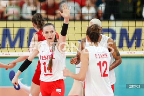  02.08.2023 KROSNO ( POLSKA - POLAND ) <br />
SIATKOWKA - VOLLEYBALL <br />
MECZ TOWARZYSKI <br />
FRIENDLY MATCH <br />
MECZ POLSKA - TURCJA ( POLAND - TURKEY ) <br />
N/Z EDA ERDEM DUNDAR RADOSC EMOCJE SYLWETKA <br />
 