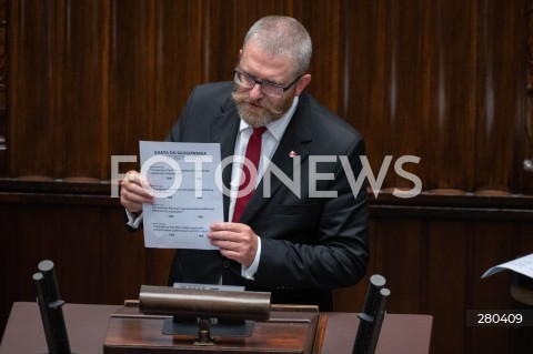  16.08.2023 WARSZAWA<br />
POSIEDZENIE SEJMU RP<br />
N/Z GRZEGORZ BRAUN<br />
FOT. MARCIN BANASZKIEWICZ/FOTONEWS  