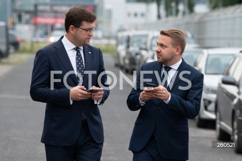  21.08.2023 WARSZAWA<br />
KONFERENCJA PRASOWA JACKA OZDOBY I ANDRZEJA SLIWKI<br />
AKCJA 4X NIE<br />
N/Z ANDRZEJ SLIWKA JACEK OZDOBA<br />
FOT. MARCIN BANASZKIEWICZ/FOTONEWS  