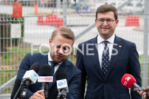  21.08.2023 WARSZAWA<br />
KONFERENCJA PRASOWA JACKA OZDOBY I ANDRZEJA SLIWKI<br />
AKCJA 4X NIE<br />
N/Z ANDRZEJ SLIWKA JACEK OZDOBA<br />
FOT. MARCIN BANASZKIEWICZ/FOTONEWS  