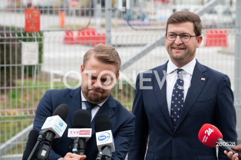  21.08.2023 WARSZAWA<br />
KONFERENCJA PRASOWA JACKA OZDOBY I ANDRZEJA SLIWKI<br />
AKCJA 4X NIE<br />
N/Z ANDRZEJ SLIWKA JACEK OZDOBA<br />
FOT. MARCIN BANASZKIEWICZ/FOTONEWS  