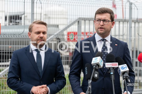  21.08.2023 WARSZAWA<br />
KONFERENCJA PRASOWA JACKA OZDOBY I ANDRZEJA SLIWKI<br />
AKCJA 4X NIE<br />
N/Z ANDRZEJ SLIWKA JACEK OZDOBA<br />
FOT. MARCIN BANASZKIEWICZ/FOTONEWS  