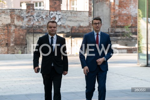  22.08.2023 WARSZAWA<br />
KONFERENCJA PRASOWA PIOTRA MULLERA I RAFALA BOCHENKA<br />
N/Z RAFAL BOCHENEK PIOTR MULLER<br />
FOT. MARCIN BANASZKIEWICZ/FOTONEWS  