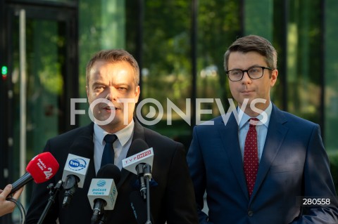  22.08.2023 WARSZAWA<br />
KONFERENCJA PRASOWA PIOTRA MULLERA I RAFALA BOCHENKA<br />
N/Z RAFAL BOCHENEK PIOTR MULLER<br />
FOT. MARCIN BANASZKIEWICZ/FOTONEWS  