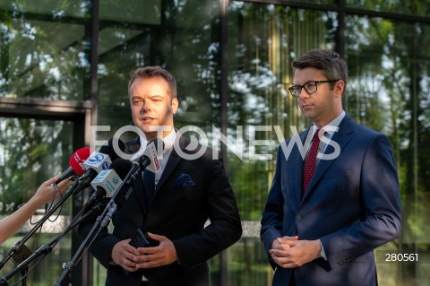  22.08.2023 WARSZAWA<br />
KONFERENCJA PRASOWA PIOTRA MULLERA I RAFALA BOCHENKA<br />
N/Z RAFAL BOCHENEK PIOTR MULLER<br />
FOT. MARCIN BANASZKIEWICZ/FOTONEWS  