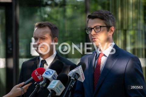  22.08.2023 WARSZAWA<br />
KONFERENCJA PRASOWA PIOTRA MULLERA I RAFALA BOCHENKA<br />
N/Z RAFAL BOCHENEK PIOTR MULLER<br />
FOT. MARCIN BANASZKIEWICZ/FOTONEWS  