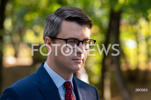  22.08.2023 WARSZAWA<br />
KONFERENCJA PRASOWA PIOTRA MULLERA I RAFALA BOCHENKA<br />
N/Z PIOTR MULLER<br />
FOT. MARCIN BANASZKIEWICZ/FOTONEWS  