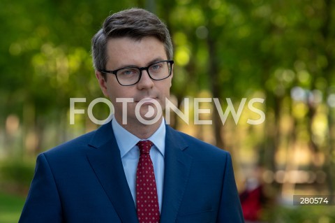  22.08.2023 WARSZAWA<br />
KONFERENCJA PRASOWA PIOTRA MULLERA I RAFALA BOCHENKA<br />
N/Z PIOTR MULLER<br />
FOT. MARCIN BANASZKIEWICZ/FOTONEWS  