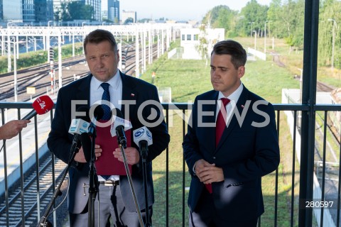  23.08.2023 WARSZAWA<br />
KONFERENCJA PRASOWA PRZEMYSLAWA CZARNKA I DANIELA MILEWSKIEGO<br />
N/Z PRZEMYSLAW CZARNEK DANIEL MILEWSKI<br />
FOT. MARCIN BANASZKIEWICZ/FOTONEWS  