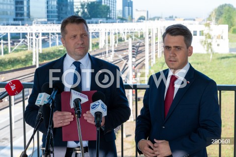  23.08.2023 WARSZAWA<br />
KONFERENCJA PRASOWA PRZEMYSLAWA CZARNKA I DANIELA MILEWSKIEGO<br />
N/Z PRZEMYSLAW CZARNEK DANIEL MILEWSKI<br />
FOT. MARCIN BANASZKIEWICZ/FOTONEWS  