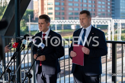  23.08.2023 WARSZAWA<br />
KONFERENCJA PRASOWA PRZEMYSLAWA CZARNKA I DANIELA MILEWSKIEGO<br />
N/Z PRZEMYSLAW CZARNEK DANIEL MILEWSKI<br />
FOT. MARCIN BANASZKIEWICZ/FOTONEWS  