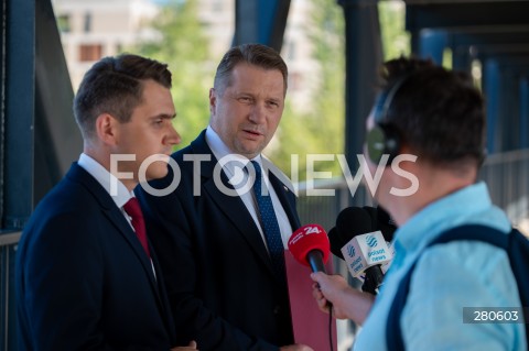  23.08.2023 WARSZAWA<br />
KONFERENCJA PRASOWA PRZEMYSLAWA CZARNKA I DANIELA MILEWSKIEGO<br />
N/Z PRZEMYSLAW CZARNEK DANIEL MILEWSKI<br />
FOT. MARCIN BANASZKIEWICZ/FOTONEWS  