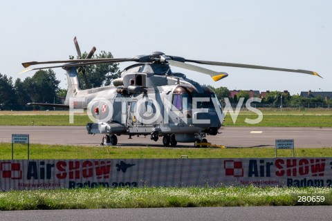  26.08.2023 RADOM<br />
MIEDZYNARODOWE POKAZY LOTNICZE AIR SHOW<br />
NIEZWYCIEZENI W PRZESTWORZACH<br />
N/Z SMIGLOWIEC HELIKOPTER AW101<br />
FOT. MARCIN BANASZKIEWICZ/FOTONEWS  