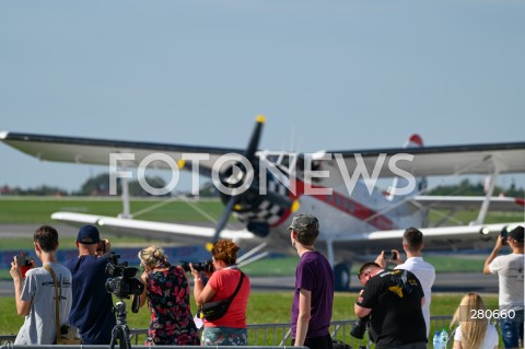  26.08.2023 RADOM<br />
MIEDZYNARODOWE POKAZY LOTNICZE AIR SHOW<br />
NIEZWYCIEZENI W PRZESTWORZACH<br />
N/Z AN2 PUBLICZNOSC<br />
FOT. MARCIN BANASZKIEWICZ/FOTONEWS  