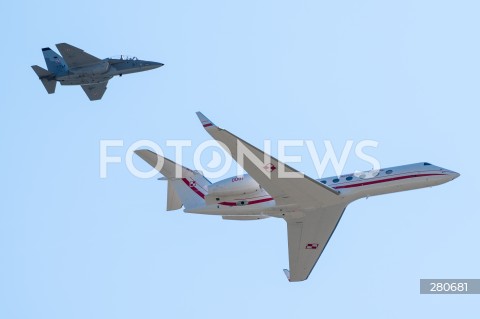  26.08.2023 RADOM<br />
MIEDZYNARODOWE POKAZY LOTNICZE AIR SHOW<br />
NIEZWYCIEZENI W PRZESTWORZACH<br />
N/Z SAMOLOT RZADOWY GULFSTREAM I M346 BIELIK<br />
FOT. MARCIN BANASZKIEWICZ/FOTONEWS  