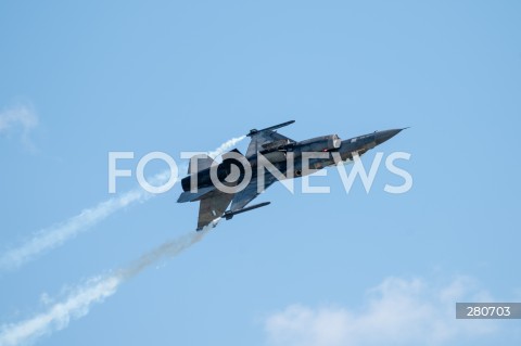  26.08.2023 RADOM<br />
MIEDZYNARODOWE POKAZY LOTNICZE AIR SHOW<br />
NIEZWYCIEZENI W PRZESTWORZACH<br />
N/Z SAMOLOT FA18<br />
FOT. MARCIN BANASZKIEWICZ/FOTONEWS  