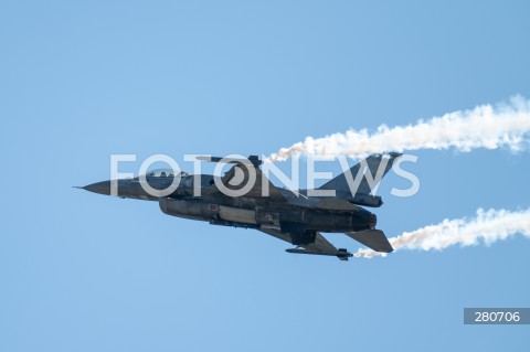  26.08.2023 RADOM<br />
MIEDZYNARODOWE POKAZY LOTNICZE AIR SHOW<br />
NIEZWYCIEZENI W PRZESTWORZACH<br />
N/Z SAMOLOT FA18<br />
FOT. MARCIN BANASZKIEWICZ/FOTONEWS  