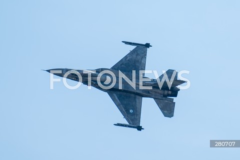  26.08.2023 RADOM<br />
MIEDZYNARODOWE POKAZY LOTNICZE AIR SHOW<br />
NIEZWYCIEZENI W PRZESTWORZACH<br />
N/Z SAMOLOT FA18<br />
FOT. MARCIN BANASZKIEWICZ/FOTONEWS  