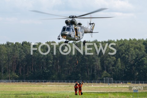  26.08.2023 RADOM<br />
MIEDZYNARODOWE POKAZY LOTNICZE AIR SHOW<br />
NIEZWYCIEZENI W PRZESTWORZACH<br />
N/Z SMIGLOWIEC HELIKOPTER W3 SOKOL<br />
FOT. MARCIN BANASZKIEWICZ/FOTONEWS  