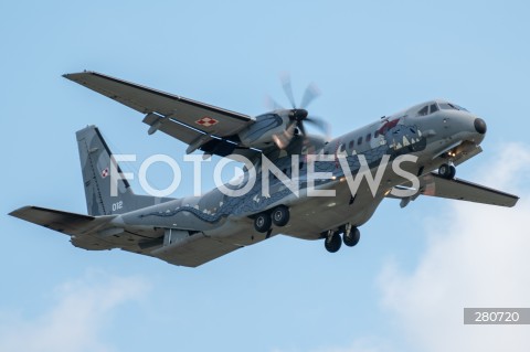  26.08.2023 RADOM<br />
MIEDZYNARODOWE POKAZY LOTNICZE AIR SHOW<br />
NIEZWYCIEZENI W PRZESTWORZACH<br />
N/Z SAMOLOT C295<br />
FOT. MARCIN BANASZKIEWICZ/FOTONEWS  