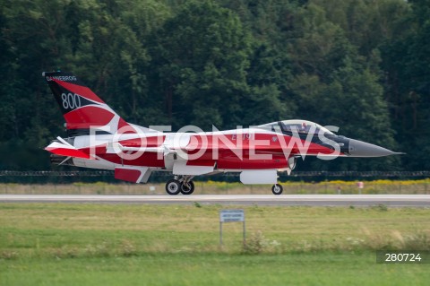  26.08.2023 RADOM<br />
MIEDZYNARODOWE POKAZY LOTNICZE AIR SHOW<br />
NIEZWYCIEZENI W PRZESTWORZACH<br />
N/Z SAMOLOT F16<br />
FOT. MARCIN BANASZKIEWICZ/FOTONEWS  