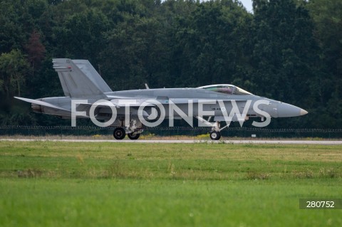  26.08.2023 RADOM<br />
MIEDZYNARODOWE POKAZY LOTNICZE AIR SHOW<br />
NIEZWYCIEZENI W PRZESTWORZACH<br />
N/Z MCDONNELL DOUGLAS FA18C HORNET<br />
FOT. MARCIN BANASZKIEWICZ/FOTONEWS  