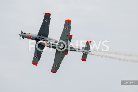  26.08.2023 RADOM<br />
MIEDZYNARODOWE POKAZY LOTNICZE AIR SHOW<br />
NIEZWYCIEZENI W PRZESTWORZACH<br />
N/Z ZESPOL AKROBACYJNY ORLIK<br />
FOT. MARCIN BANASZKIEWICZ/FOTONEWS  