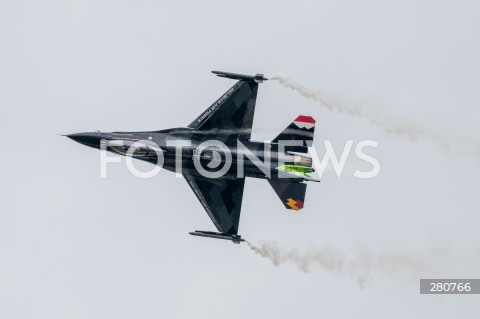  26.08.2023 RADOM<br />
MIEDZYNARODOWE POKAZY LOTNICZE AIR SHOW<br />
NIEZWYCIEZENI W PRZESTWORZACH<br />
N/Z STEVEN DE VRIES SAMOLOT F16<br />
FOT. MARCIN BANASZKIEWICZ/FOTONEWS  