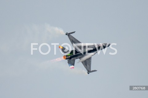  26.08.2023 RADOM<br />
MIEDZYNARODOWE POKAZY LOTNICZE AIR SHOW<br />
NIEZWYCIEZENI W PRZESTWORZACH<br />
N/Z STEVEN DE VRIES SAMOLOT F16<br />
FOT. MARCIN BANASZKIEWICZ/FOTONEWS  