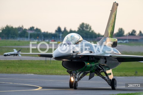  26.08.2023 RADOM<br />
MIEDZYNARODOWE POKAZY LOTNICZE AIR SHOW<br />
NIEZWYCIEZENI W PRZESTWORZACH<br />
N/Z STEVEN DE VRIES SAMOLOT F16<br />
FOT. MARCIN BANASZKIEWICZ/FOTONEWS  