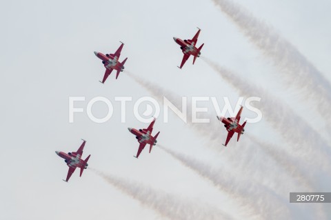  26.08.2023 RADOM<br />
MIEDZYNARODOWE POKAZY LOTNICZE AIR SHOW<br />
NIEZWYCIEZENI W PRZESTWORZACH<br />
N/Z ZESPOL AKROBACYJNY PATROUILLE SUISSE TIGER F5<br />
FOT. MARCIN BANASZKIEWICZ/FOTONEWS  