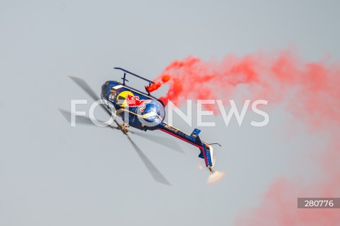  26.08.2023 RADOM<br />
MIEDZYNARODOWE POKAZY LOTNICZE AIR SHOW<br />
NIEZWYCIEZENI W PRZESTWORZACH<br />
N/Z BO105 FELIX BAUMGARTNER<br />
FOT. MARCIN BANASZKIEWICZ/FOTONEWS  