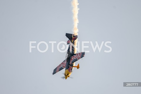  26.08.2023 RADOM<br />
MIEDZYNARODOWE POKAZY LOTNICZE AIR SHOW<br />
NIEZWYCIEZENI W PRZESTWORZACH<br />
N/Z LUKASZ CZEPIELA EDGE540<br />
FOT. MARCIN BANASZKIEWICZ/FOTONEWS  