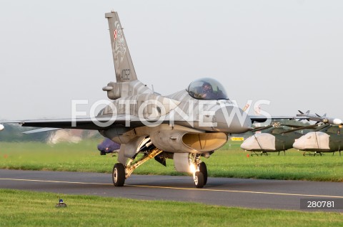  26.08.2023 RADOM<br />
MIEDZYNARODOWE POKAZY LOTNICZE AIR SHOW<br />
NIEZWYCIEZENI W PRZESTWORZACH<br />
N/Z SAMOLOT F16 TIGER DEMO<br />
FOT. MARCIN BANASZKIEWICZ/FOTONEWS  