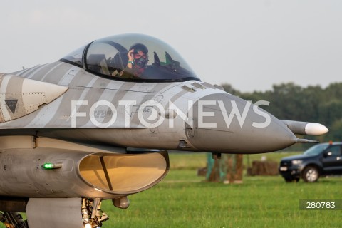  26.08.2023 RADOM<br />
MIEDZYNARODOWE POKAZY LOTNICZE AIR SHOW<br />
NIEZWYCIEZENI W PRZESTWORZACH<br />
N/Z PILOT MACIEJ SLAB KRAKOWIAN<br />
FOT. MARCIN BANASZKIEWICZ/FOTONEWS  