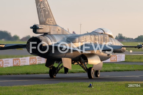  26.08.2023 RADOM<br />
MIEDZYNARODOWE POKAZY LOTNICZE AIR SHOW<br />
NIEZWYCIEZENI W PRZESTWORZACH<br />
N/Z SAMOLOT F16 TIGER DEMO<br />
FOT. MARCIN BANASZKIEWICZ/FOTONEWS  