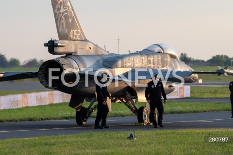  26.08.2023 RADOM<br />
MIEDZYNARODOWE POKAZY LOTNICZE AIR SHOW<br />
NIEZWYCIEZENI W PRZESTWORZACH<br />
N/Z SAMOLOT F16 TIGER DEMO<br />
FOT. MARCIN BANASZKIEWICZ/FOTONEWS  