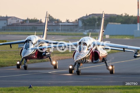  26.08.2023 RADOM<br />
MIEDZYNARODOWE POKAZY LOTNICZE AIR SHOW<br />
NIEZWYCIEZENI W PRZESTWORZACH<br />
N/Z SAMOLOTY ALPHAJET<br />
FOT. MARCIN BANASZKIEWICZ/FOTONEWS  