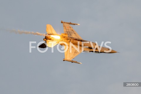  26.08.2023 RADOM<br />
MIEDZYNARODOWE POKAZY LOTNICZE AIR SHOW<br />
NIEZWYCIEZENI W PRZESTWORZACH<br />
N/Z SAMOLOT F16 TIGER DEMO<br />
FOT. MARCIN BANASZKIEWICZ/FOTONEWS  