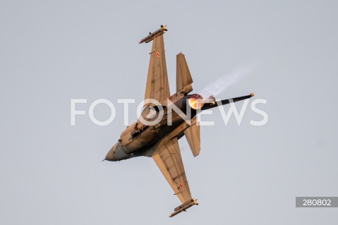  26.08.2023 RADOM<br />
MIEDZYNARODOWE POKAZY LOTNICZE AIR SHOW<br />
NIEZWYCIEZENI W PRZESTWORZACH<br />
N/Z SAMOLOT F16 TIGER DEMO<br />
FOT. MARCIN BANASZKIEWICZ/FOTONEWS  