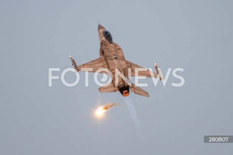  26.08.2023 RADOM<br />
MIEDZYNARODOWE POKAZY LOTNICZE AIR SHOW<br />
NIEZWYCIEZENI W PRZESTWORZACH<br />
N/Z SAMOLOT F16 TIGER DEMO<br />
FOT. MARCIN BANASZKIEWICZ/FOTONEWS  