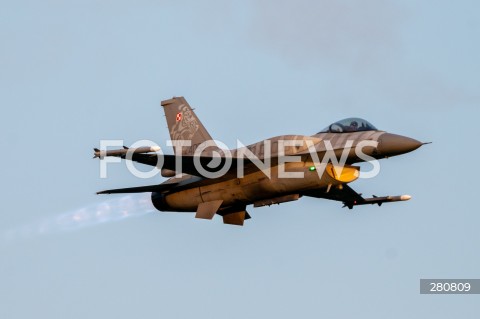  26.08.2023 RADOM<br />
MIEDZYNARODOWE POKAZY LOTNICZE AIR SHOW<br />
NIEZWYCIEZENI W PRZESTWORZACH<br />
N/Z SAMOLOT F16 TIGER DEMO<br />
FOT. MARCIN BANASZKIEWICZ/FOTONEWS  