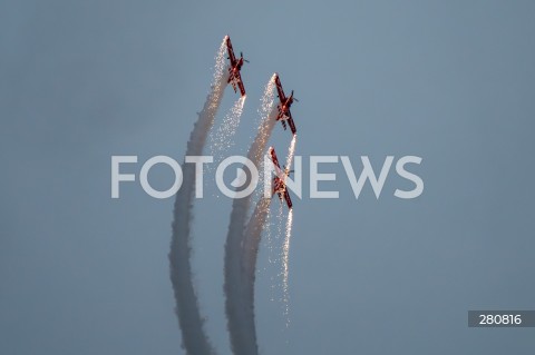  26.08.2023 RADOM<br />
MIEDZYNARODOWE POKAZY LOTNICZE AIR SHOW<br />
NIEZWYCIEZENI W PRZESTWORZACH<br />
N/Z POKAZ NOCNY<br />
FOT. MARCIN BANASZKIEWICZ/FOTONEWS  