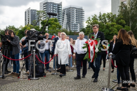  31.08.2023 GDANSK<br />
OBCHODY ROCZNICY SIERPNIA 1980 W GDANSKU<br />
N/Z HENRYKA KRZYWONOS BOGDAN BORUSEWICZ<br />
 