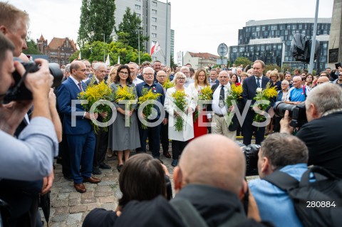  31.08.2023 GDANSK<br />
OBCHODY ROCZNICY SIERPNIA 1980 W GDANSKU<br />
N/Z OTWARCIE BRAMY NR 2 STOCZNIA GDANSKA ALEKSANDRA DULKIEWICZ LECH WALESA HENRYKA KRZYWONOS<br />
 