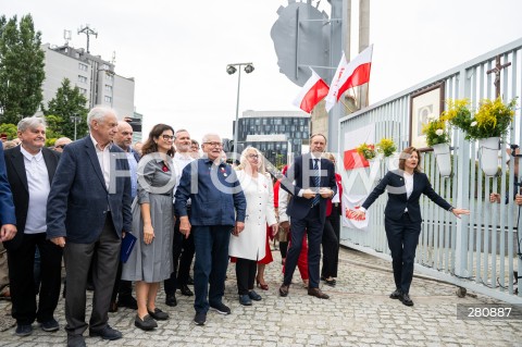  31.08.2023 GDANSK<br />
OBCHODY ROCZNICY SIERPNIA 1980 W GDANSKU<br />
N/Z OTWARCIE BRAMY NR 2 STOCZNIA GDANSKA ALEKSANDRA DULKIEWICZ LECH WALESA HENRYKA KRZYWONOS MIECZYSLAW STRUK<br />
 