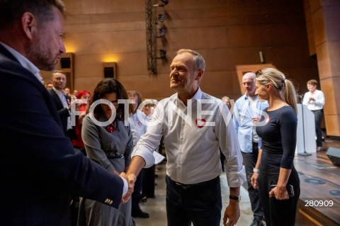  31.08.2023 GDANSK<br />
SPOTKANIE RUCHU SAMORZADOWEGO TAK DLA POLSKI W ECS W GDANSKU<br />
N/Z DONALD TUSK RAFAL TRZASKOWSKI<br />
 