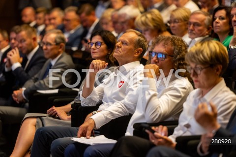  31.08.2023 GDANSK<br />
SPOTKANIE RUCHU SAMORZADOWEGO TAK DLA POLSKI W ECS W GDANSKU<br />
N/Z DONALD TUSK JACEK KARNOWSKI ALEKSANDRA DULKIEWICZ<br />
 